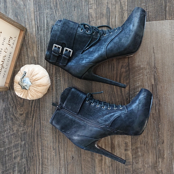 Express Ankle Boots - Picture 3 of 10